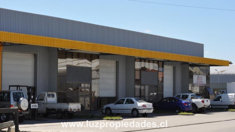 Centro Empresarial Husamontt. Camino al Aeropuerto. - Luz Propiedades