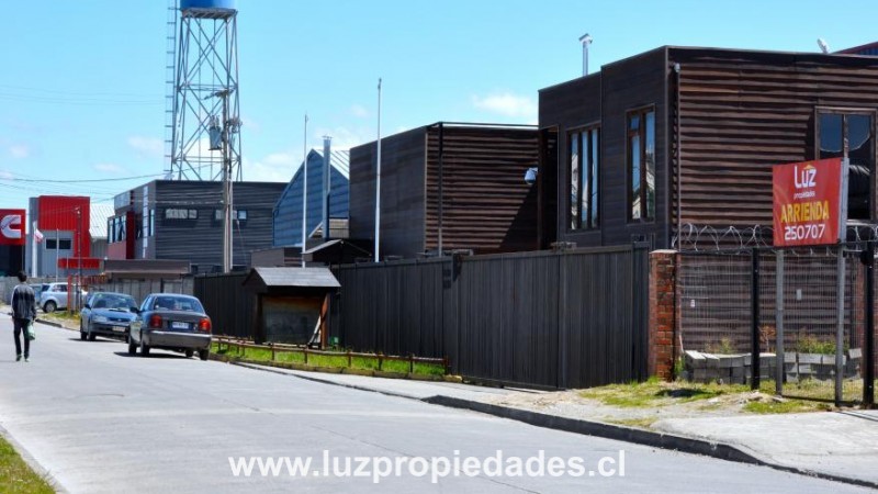 Centro Empresarial Husamontt. Camino al Aeropuerto. - Luz Propiedades