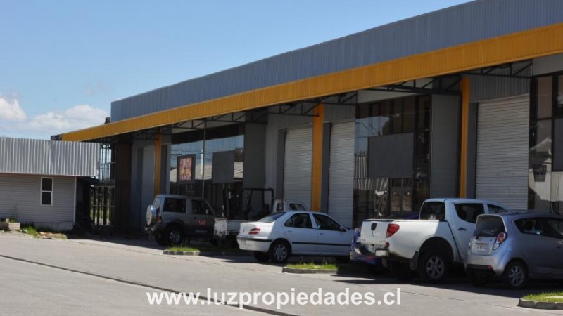 Centro Empresarial Husamontt. Camino al Aeropuerto. - Luz Propiedades