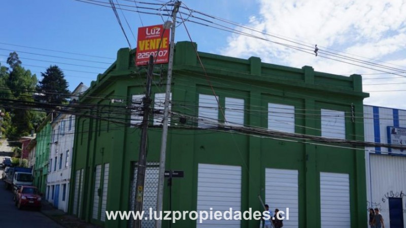 Angelm&Atilde;&sup3; con Pasaje Schwerter  - Luz Propiedades