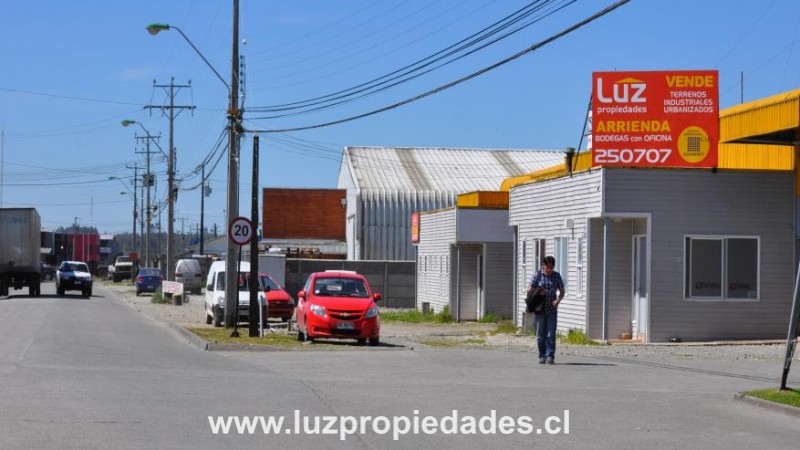 Centro Empresarial Husamontt. Camino al Aeropuerto. - Luz Propiedades