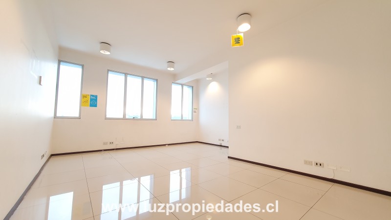 Quillota N&Acirc;&deg; 175, Of. 1401,  Ed. CCHC - Luz Propiedades